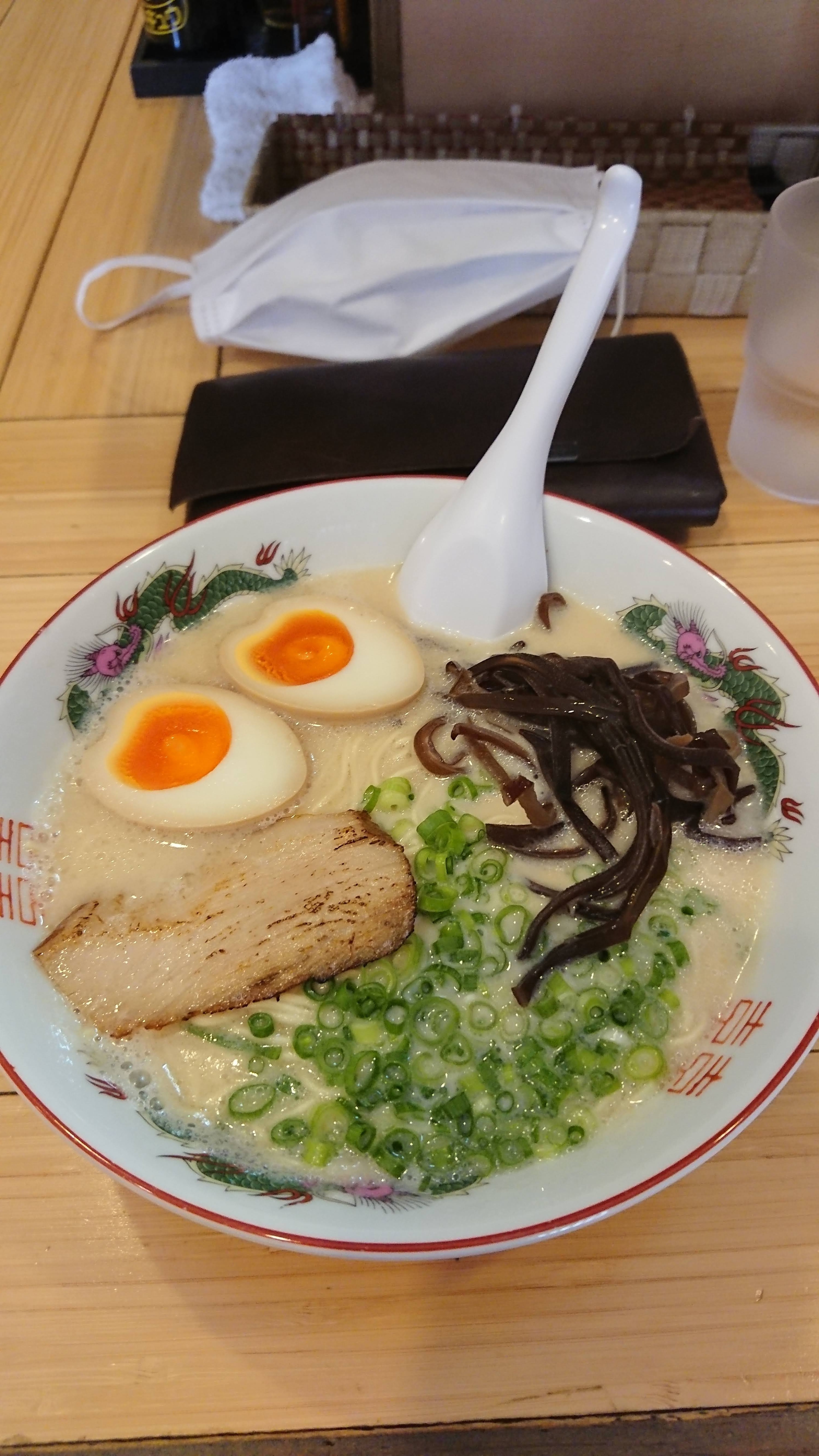 コハクノトキ　博多豚骨ラーメン